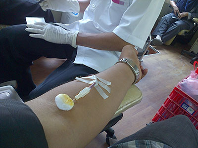 التبرع بالدم يضبط كراته الحمراء