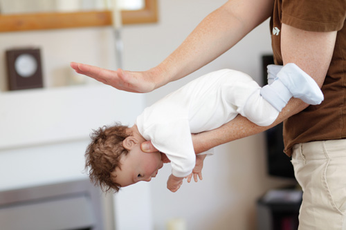 الاختناق Choking للأطفال الرضع والكبار والبالغين