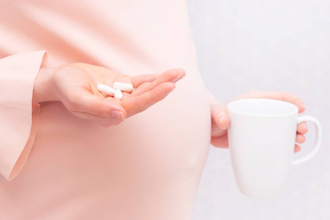 تناول الأدوية والعقاقير العشبية في فترة الحمل