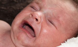 علاج مغص الاطفال الرضع 3-6 شهور