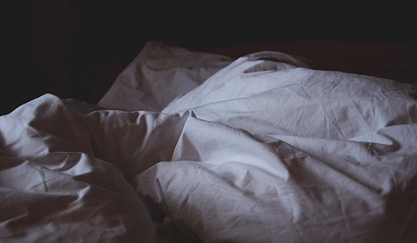 أنواع الأرق وأعراضه، تعريف النوم ومراحله