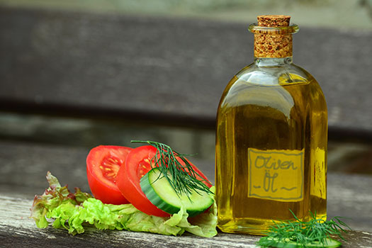 زيت الزيتون صحي أم ضار؟ Olive oil