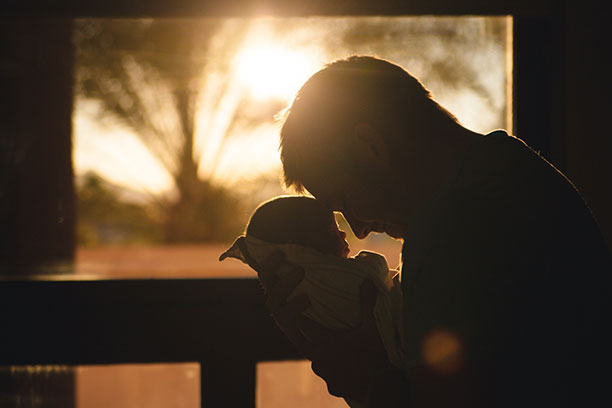 المشاعر الأولية للآباء مع المولود الجديد