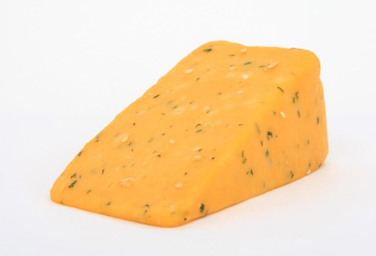 أضرار الجبن: أكثر الأطعمة تعرضًا للمعالجة الصناعية