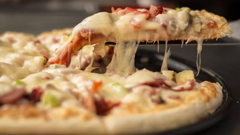 الادمان على الجبن والبيتزا وفقد السيطرة على كمية الطعام التي تتناولها