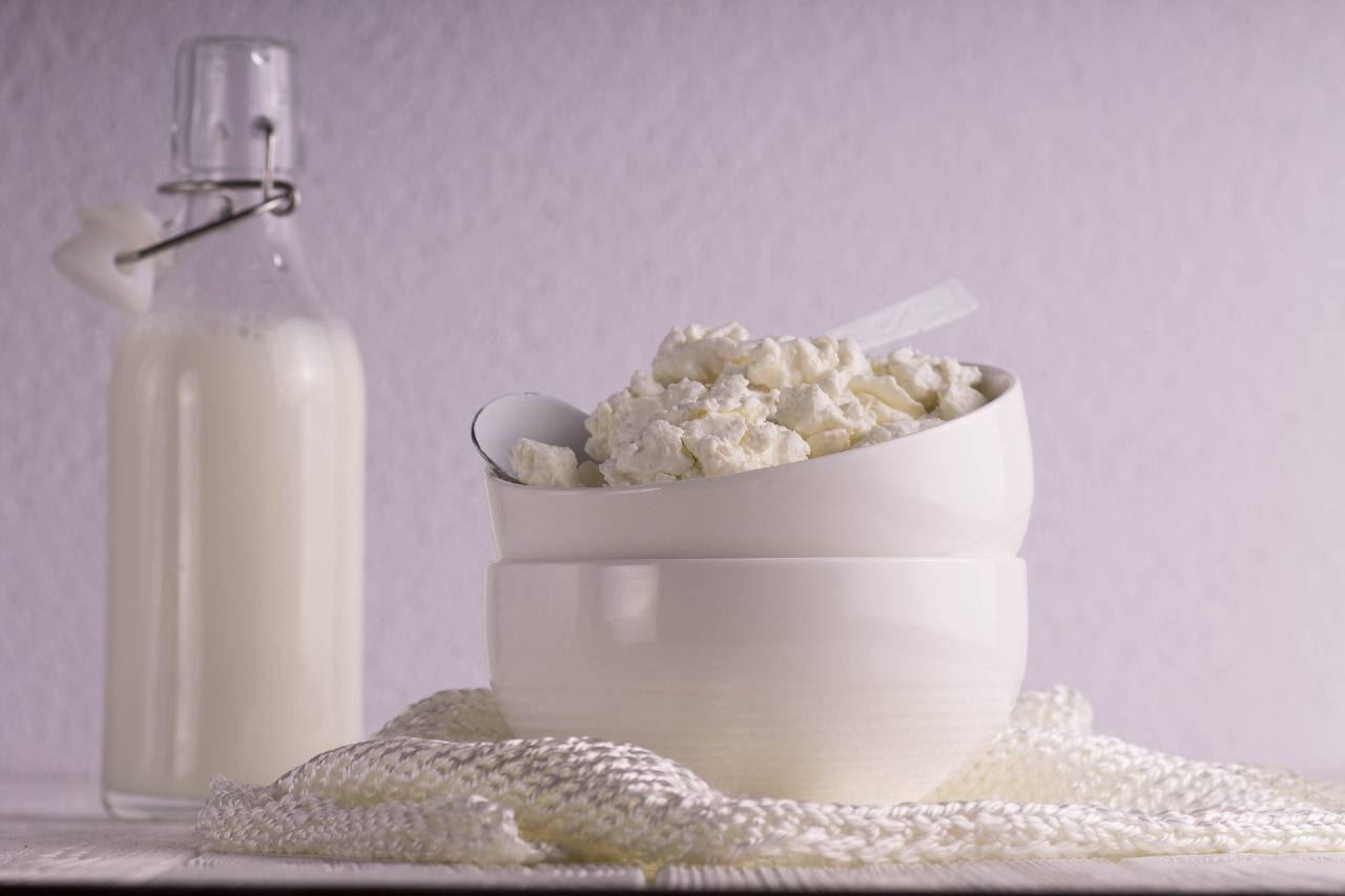 آثار الهرمونات المخفية في الأجبان ومنتجات الألبان والحليب