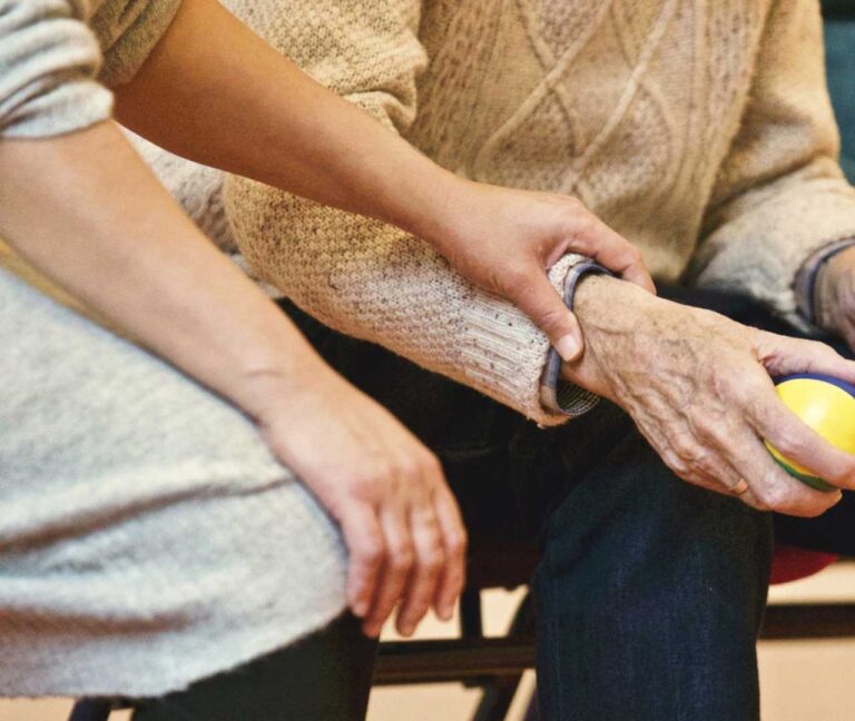 أضرار كثرة علاج كبار السن بالعقاقير