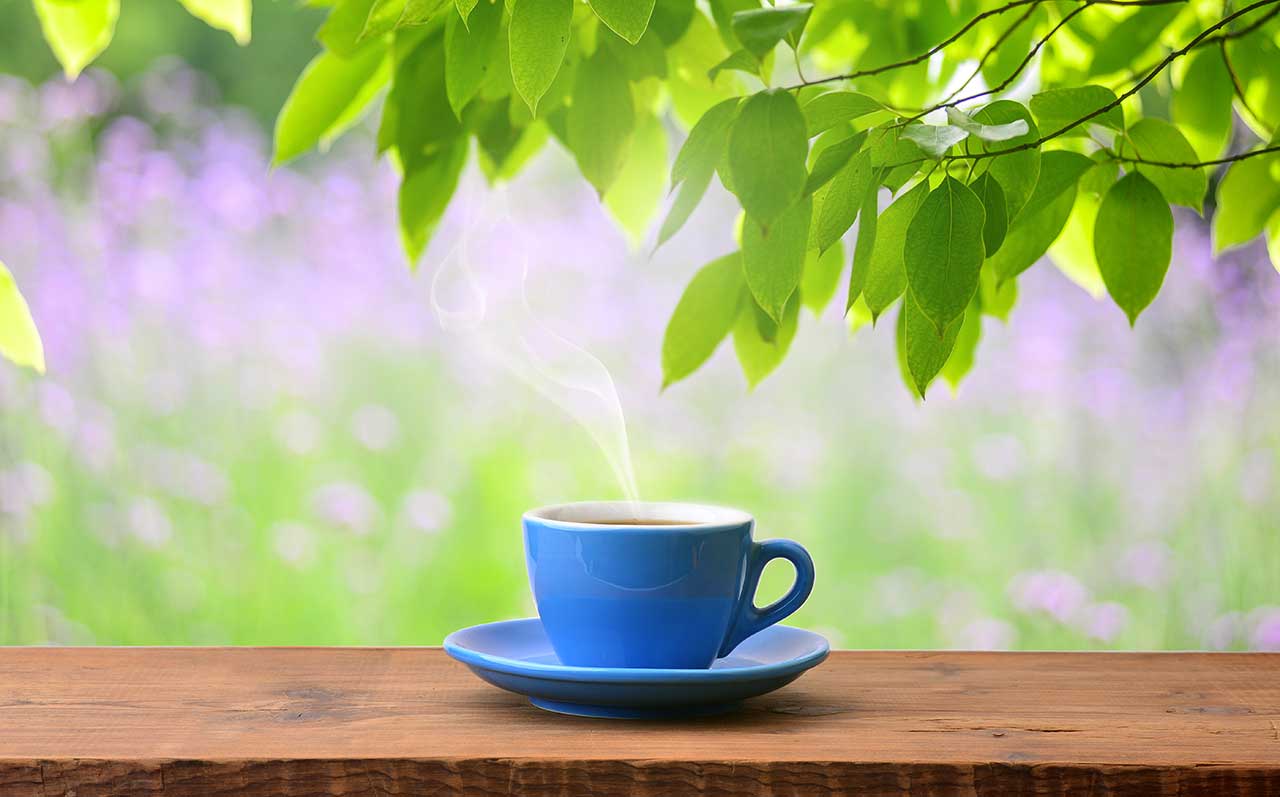 هل الكافيين في القهوة والشاي مفيد أم ضار؟